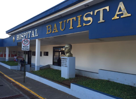 View of the façade of Hospital Bautista